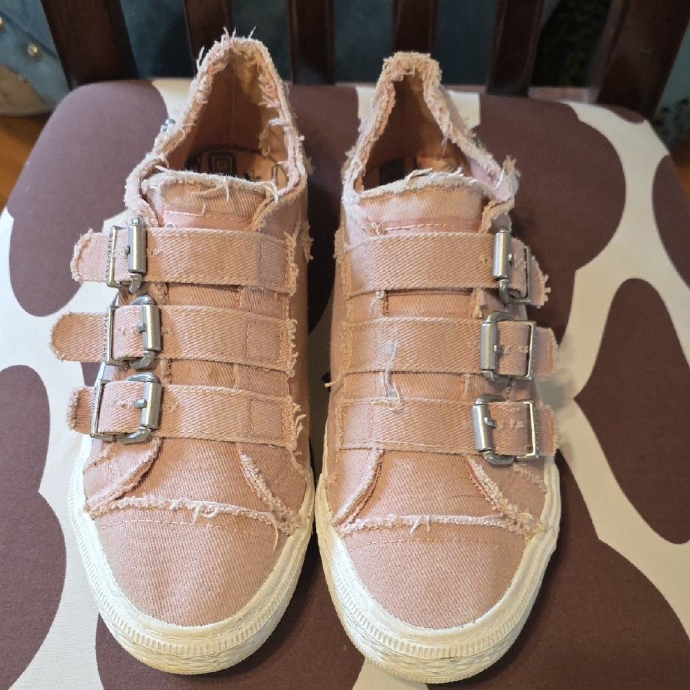 Stylish Pale Pink Women's Slip On Shoes with Buckle Straps For Esthetics Purpose